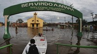 Banyaknya kano dan perahu yang berseliweran membuat penduduk di kota tersebut menyebut dirinya sebagai The Venice of Amazonas.  