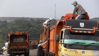 Sedangkan pada H-1 Lebaran, total sampah mencapai 8.713 ton dengan 1.580 rit truk sampah.