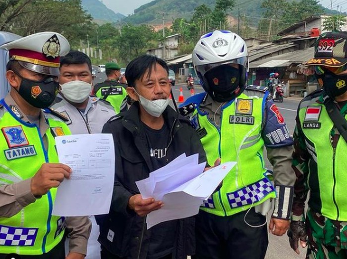 Epy Kusnandar dicegat pemeriksaan prokes