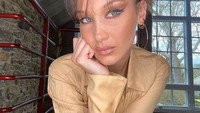 Anak dari Mohamed Hadid ini dikabarkan ikut serta dalam protes bela Palestina di New York. Bahkan supermodel yang satu ini mendapat kecaman dari Israel. Foto: Instagram/bellahadid