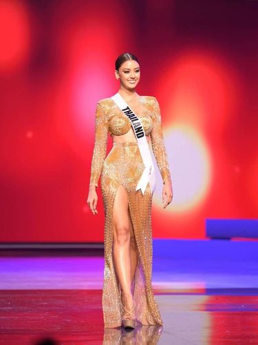 Gaun Malam Miss Universe 2020 Miss Universe Thailand Amanda Obdam.