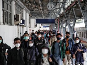 Hiruk Pikuk Stasiun Gambir-Senen di Kala Arus Balik Mudik