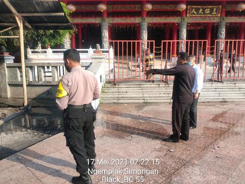 Kebakaran di gudang lilin Kelenteng Sam Poo Kong Semarang, Senin (17/5/2021).