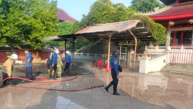 Kebakaran di gudang lilin Kelenteng Sam Poo Kong Semarang, Senin (17/5/2021).