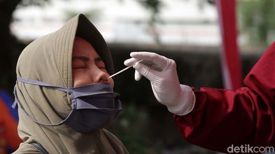 Kembali dari Kampung, Para Pemudik Ini Dites Antigen
