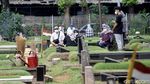 Kembali Dibuka, TPU Tanah Kusir Didatangi Peziarah
