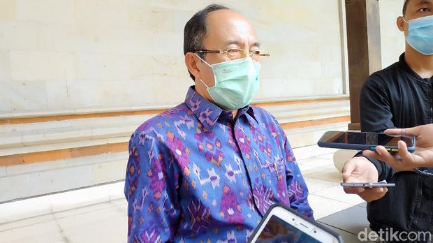 Kepala Dinas Kesehatan Provinsi Bali Ketut Suarjaya (Sui Suadnyana/detikcom). Kepala Dinas Kesehatan Provinsi Bali Ketut Suarjaya (Sui Suadnyana/detikcom).