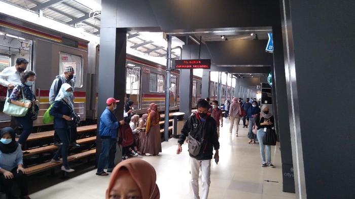 Kondisi di Stasiun Manggarai usai libur lebaran.
