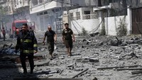Serangan udara Israel di Jalur Gaza menghancurkan beberapa rumah dan menewaskan puluhan warga Palestina di Jalur Gaza. Ada 42 orang tewas, termasuk 10 anak-anak. AP Photo/Adel Hana.