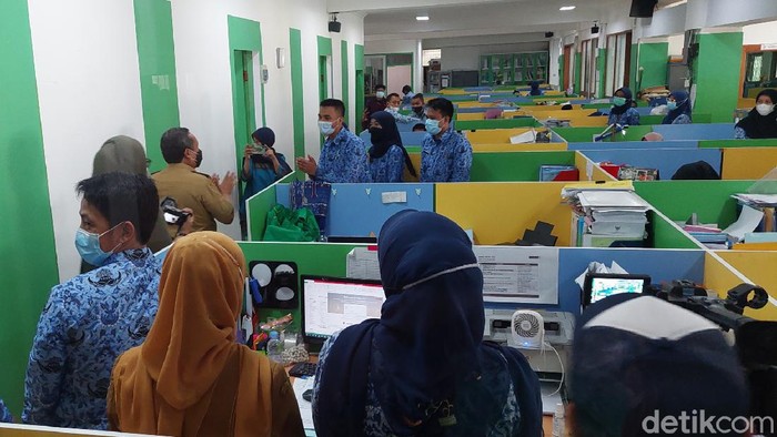 Mayoritas ASN di Bandung dan Karawang masuk kerja