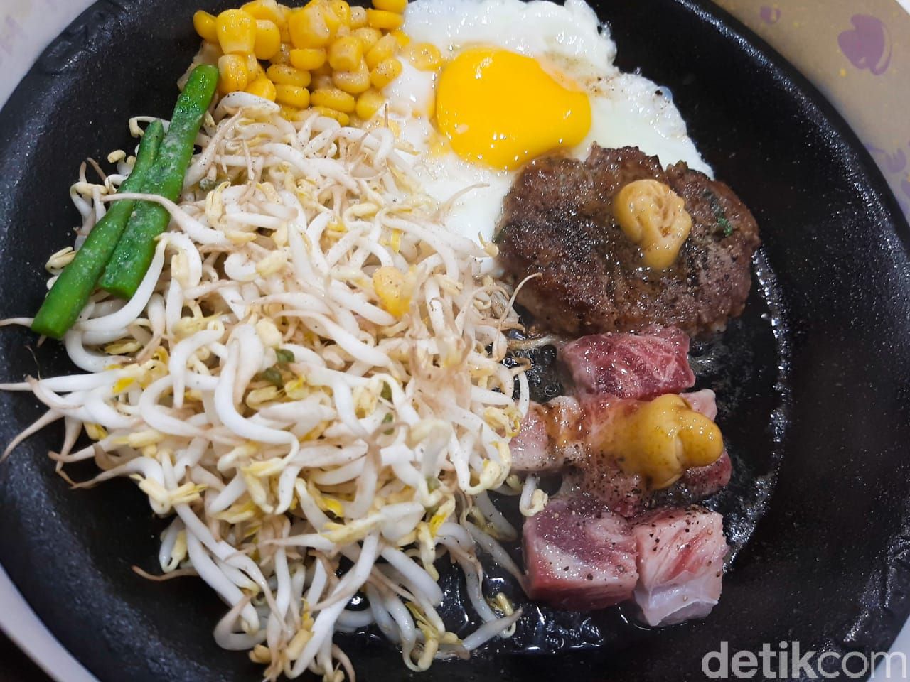 Mazeru: Restoran Pepper Rice dengan Harga Terjangkau. Ada menu olahan nasi dengan lauk daging sapi, daging ayam, salmon, hingga udang.