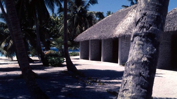 Mohamed Umar MU Maniku dan ketiga temannya kemudian membangun resor yang bernama Kurumba pada tahun 1972. Ini merupakan resor pertama di Maldives. Foto: Kurumba Maldives/CNN Mohamed Umar MU Maniku dan ketiga temannya kemudian membangun resor yang bernama Kurumba pada tahun 1972. Ini merupakan resor pertama di Maldives. Foto: Kurumba Maldives/CNN