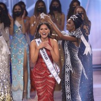 Andrea Meza merupakan Miss Universe Meksiko 2020. Andrea Meza dinobatkan menjadi pemenang Miss Universe 2020 dalam malam grand final yang digelar di Seminole Hard Rock Hotel & Casino, Hollywood, Florida, Amerika Serikat, Minggu (16/5/2021) malam atau Senin (17/5/2021) pagi waktu Indonesia.  Foto: Getty Images via AFP/RODRIGO VARELA