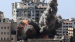 Momen Kantor Berita AP dan Al Jazeera Hancur Dirudal Israel