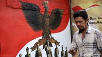 Ada juga gambar tujuh pahlawan revolusi terpampang jelas disana.