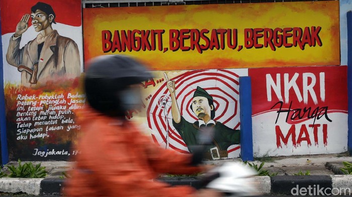 Mural Kampung Pancasila di Jakarta Mural bertema kepahlawanan dan nilai-nilai Pancasila terlukis di kawasan Galur, Jakarta. Mural ini mengingatkan jasa para pahlawan bagi generasi sekarang.