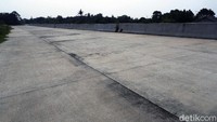 Tidak terlihat aktivitas para pekerja di proyek pembangunan jalan tol ini.
