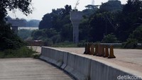 Pembangunan proyek tol Cimanggis-Cibitung di Desa Burangkeng Kecamatan Setu Kabupaten Bekasi, Jawa Barat, terhenti dikarenakan ada persoalan tanah yang belum selesai.