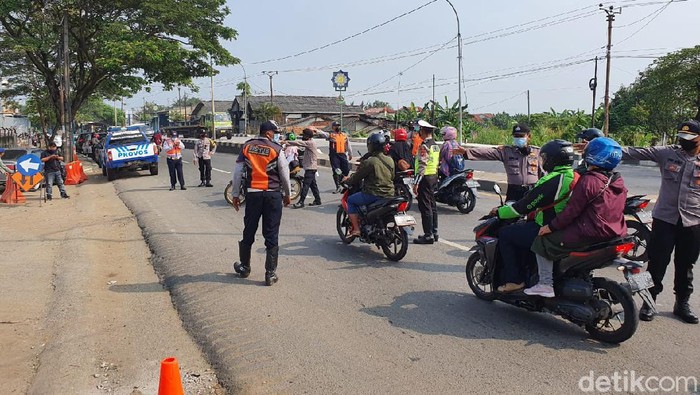 Pemudik yang kembali ke Jakarta dites Corona di Bekasi