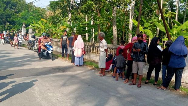 Penemuan mayat bayi diduga dibuang sesaat usai dilahirkan, Kebumen, Senin (17/5/2021).