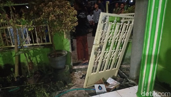 Perusakan Balai Desa Ngimbang