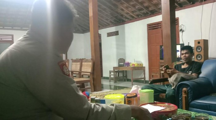 Polisi Polsek Playen Gunungkidul datangi rumah korban tewas digigit ular weling, Senin (17/5/2021).
