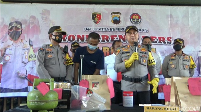 Rilis kasus pembunuhan ibu dan anak di Mapolres Kendal, Senin (17/5/2021). Pelaku ternyata menantu korban Muhayanah, Ari Rismawan.