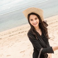 “A dream-come-true: I made it to MIT!” tulis Sabrina Anggraini di akun Instagramnya @sabrinaanggraini. Sabrina juga mengungkapkan dalam unggahannya di Instagram bahwa perjalanannya di bidang design and tech sudah berjalan selama bertahun-tahun. Dia pun mendirikan perusahaan yang menawarkan jasa desain dan pengembangan produk yaitu @natuno.lab. Foto: Dok. Instagram @sabrinaanggraini