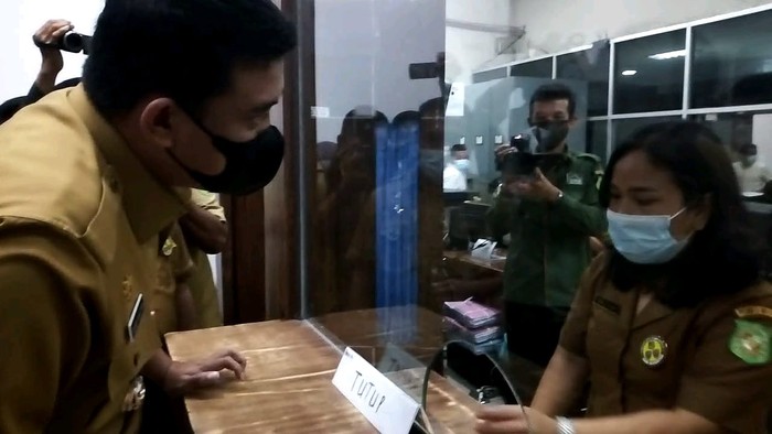 Sidak Bobby Nasution ke dua kantor dinas di Medan (Datuk-detiikcom)