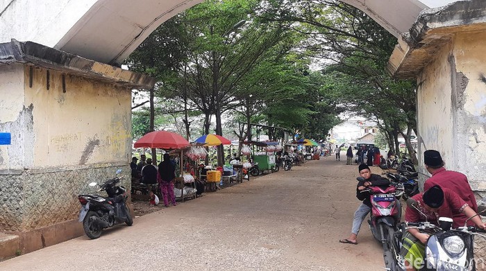 TPU Tegal Alur kembali dibuka usai penutupan selama libur Lebaran (Rahmat Fathan/detikcom)