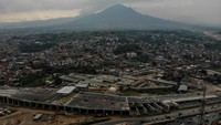 Beginilah potret udara proyek Simpang Susun Cileunyi, Kabupaten Bandung, Jawa Barat, Senin (17/5/2021) yang mulai dilakukan uji coba lintasan.