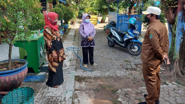 Wakil Wali Kota Pasuruan Adi Wibowo sidak kesiapan sekolah-sekolah menggelar belajar tatap muka