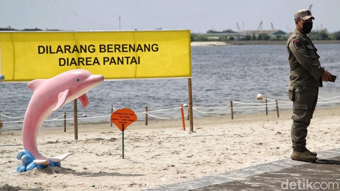 Ancol Perketat Prokes Usai Kembali Dibuka Kawasan rekreasi Taman Impian Jaya Ancol dibuka pada hari ini dengan menerapkan perketat protokol kesehatan.
