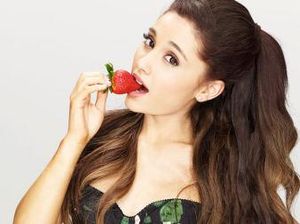 Ariana Grande Menandatangani Kontrak dengan Manajemen Baru