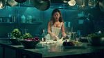 Pose Menggemaskan Ariana Grande saat Ngopi di Kafe