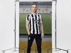 Juventus untuk pertama kalinya menggunakan jersey ini di final Coppa Italia melawan Atalanta, Kamis (20/5/2021) dini hari WIB. (Foto: Twitter @Juventus_Arena)