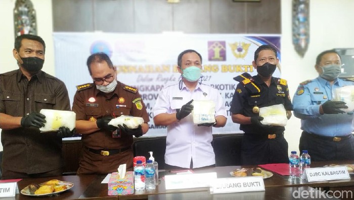 Barang bukti 5 kilogram sabu jaringan antarlapas di Kaltim dan Kaltara (Suriyatman/detikcom).
