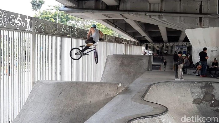Seleksi BMX Freestyle di Skatepark Kolong Flyover Pasar Rebo, Selasa (18/5/2021).
