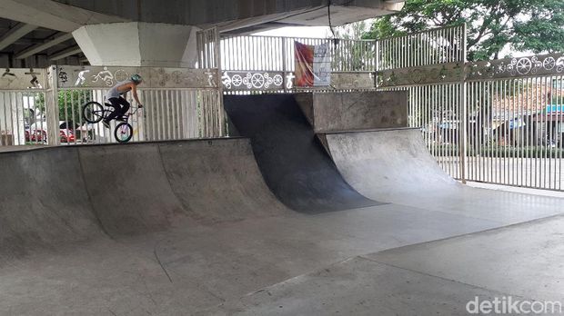 Seleksi BMX Freestyle di Skatepark Kolong Flyover Pasar Rebo, Selasa (18/5/2021).