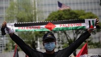 Presiden KSPI Said Iqbal mengatakan massa aksi hari ini terdiri dari buruh KSPI. Massa yang melakukan aksi hari ini berjumlah 100 orang.