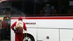 Bus AKAP Disemprot Disinfektan di Terminal Kampung Rambutan