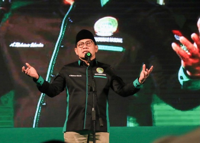 Wakil Ketua DPR RI ini meyakini vaksinasi gotong royong dapat memulihkan kegiatan produksi di industri dan menggerakkan roda-roda perekonomian