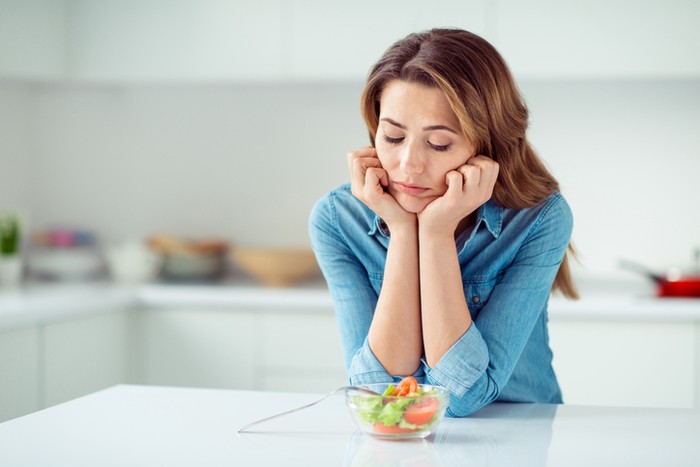 Makan Terlalu Banyak? Ini 5 Cara Alami untuk Bantu Detoks Tubuh