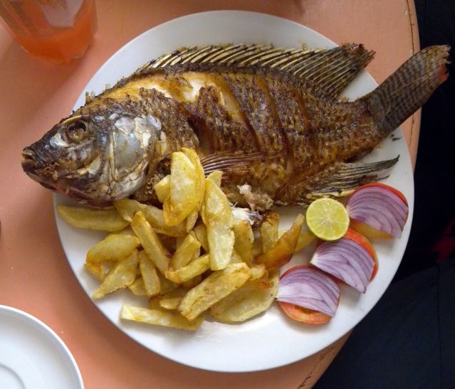 5 Cara Menggoreng Ikan agar Tidak Lengket, Renyah dan Garing