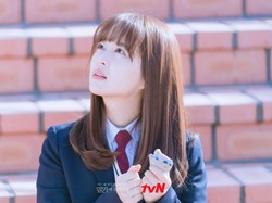 10 Potret Park Bo Young, Masih Pantas Pakai Seragam SMA di Umur 31 Tahun