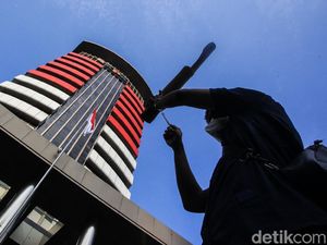 Ironi Instruksi Jokowi