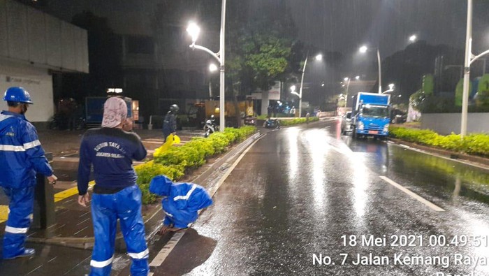 Genangan Jalan Kemang Raya Jaksel surut setelah disedot oleh petugas (Istimewa)