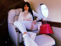 10 Gaya Georgina Rodriguez Saat Naik Pesawat Jet, Selalu Mewah!