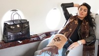 Perempuan berusia 27 tahun itu sekarang menjadi model dan selebriti setelah dipacari dan menjalin hubungan dengan Cristiano Ronaldo. Foto: Instagram @georginagio