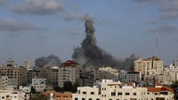Sejumlah ledakan besar yang mengguncang Gaza merusak ratusan bangunan, serta memicu pemadaman listrik. AP Photo/Hatem Moussa.